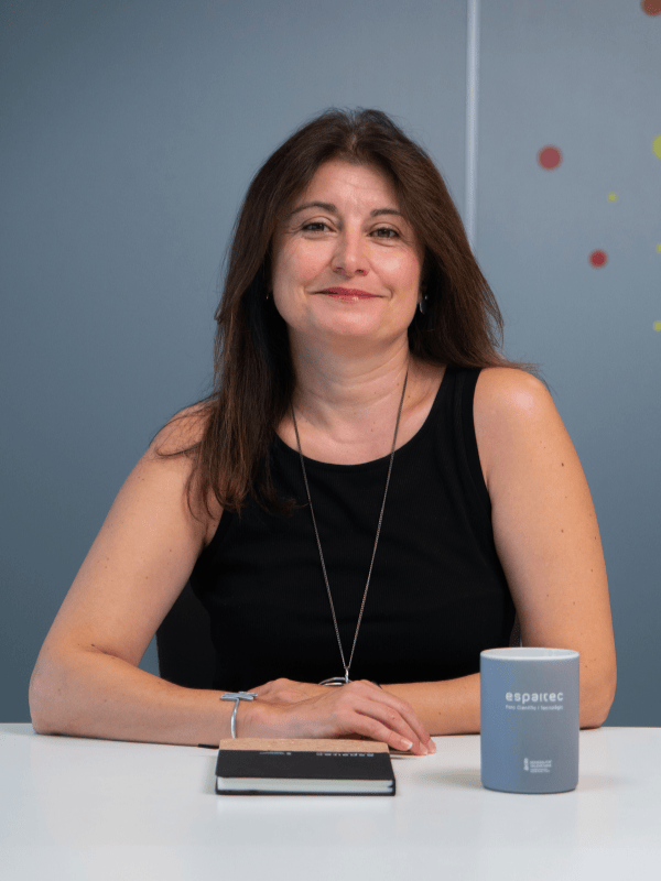 Pilar Viñado, del departamento de administración