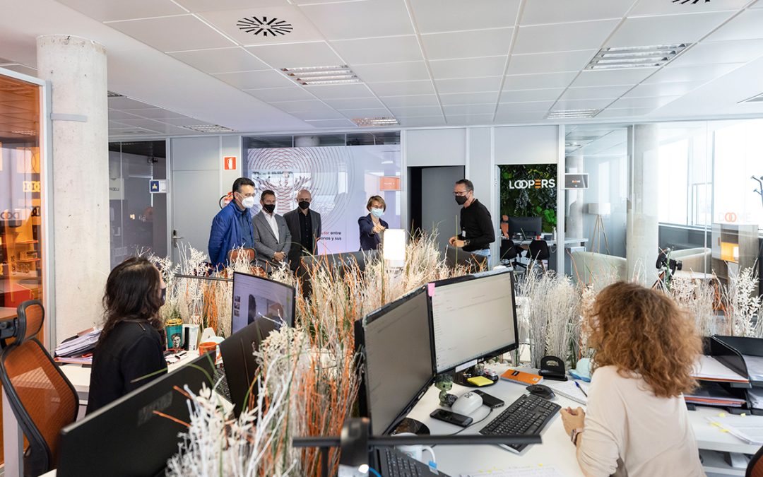 La rectora Eva Alcón visita a las empresas Loopers y GEA en Espaitec