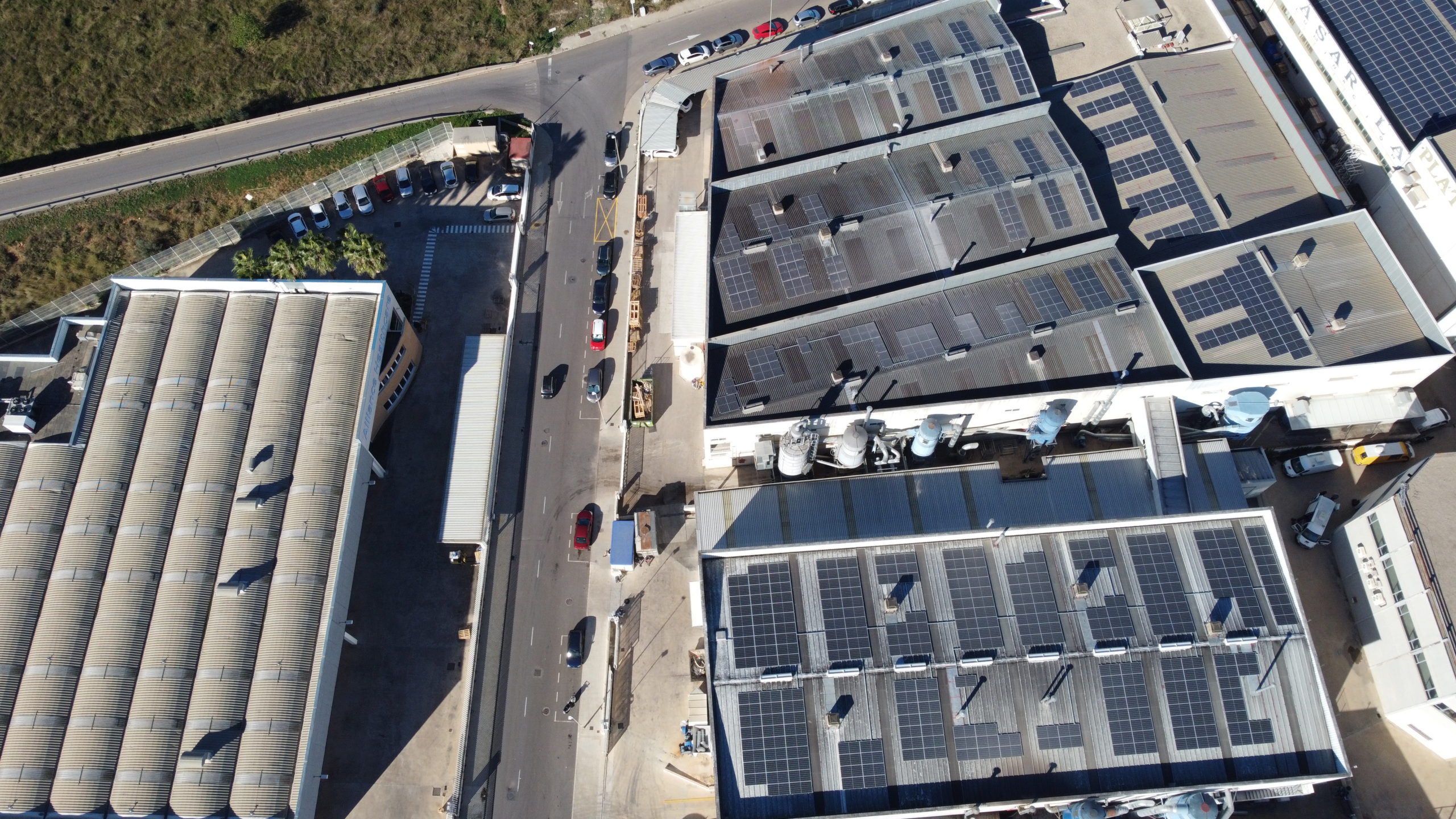 La firma de Espaitec Quantica Renovables desarrolla dos de las mayores plantas fotovoltaicas de autoconsumo para empresas de Castellón