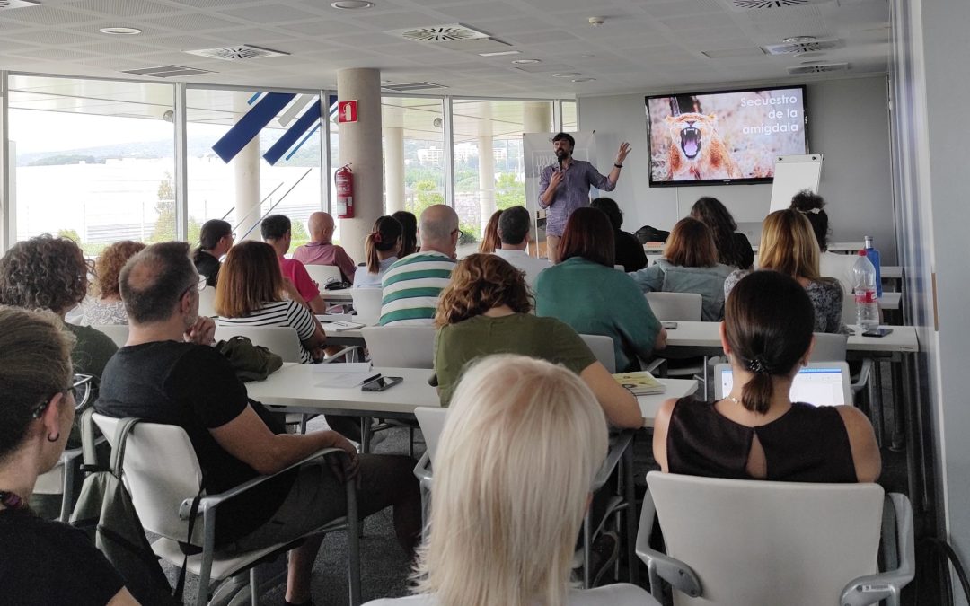 Kike Algora constata el impacto de las emociones en el rendimiento laboral en el ciclo Cuida’t Espaitec