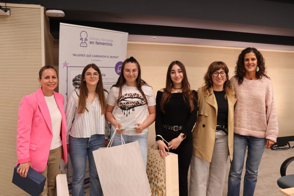 Un 7% más de chicas optan por disciplinas STEAM tras participar en Ciencia y Tecnología en Femenino
