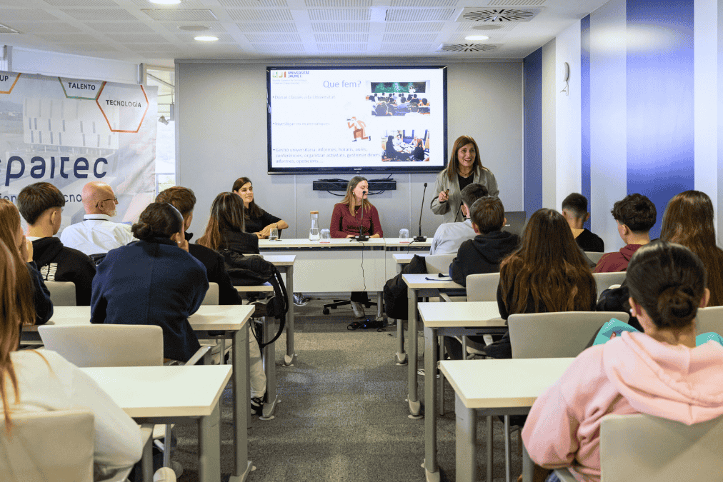 Amelia Simó, participando en la 8ª edición de Ciencia y Tecnología en femenino