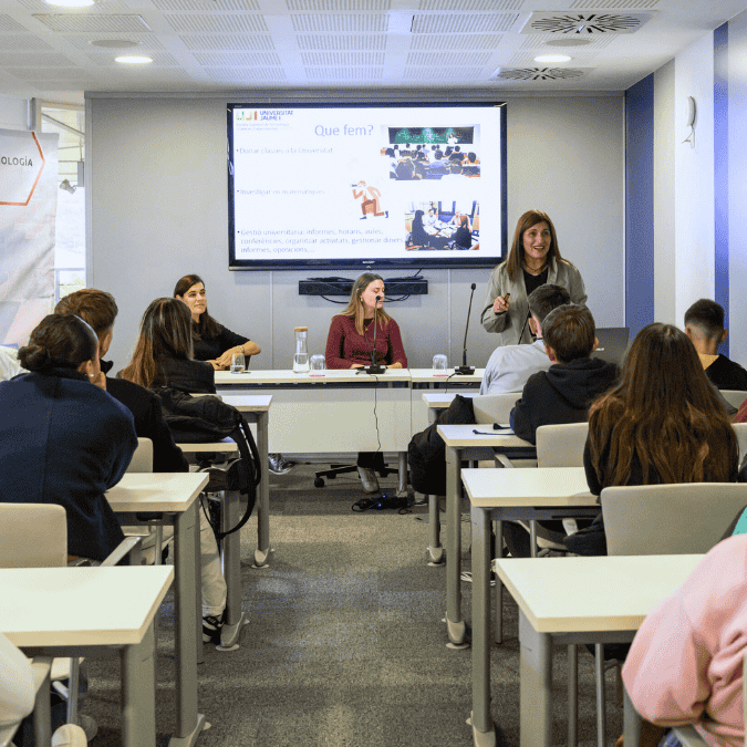 Amelia Simó, participando en la 8ª edición de Ciencia y Tecnología en femenino
