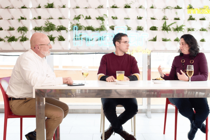 Juan Antonio Bertolín, Carlos Doñate y Gladys Mínguez durante la grabación del episodio de nanopartículas de InnoBar con B de Bar