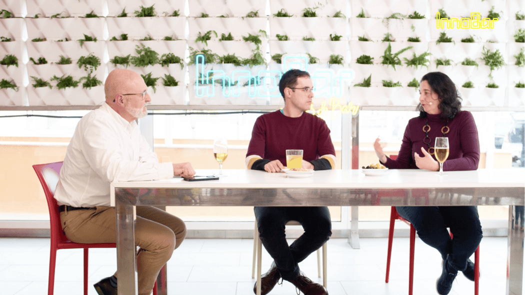 Juan Antonio Bertolín, Carlos Doñate y Gladys Mínguez durante la grabación del episodio de nanopartículas de InnoBar con B de Bar