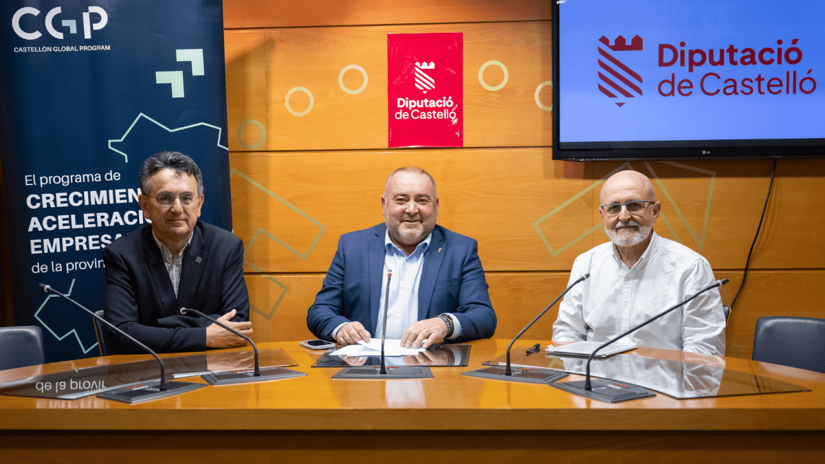 Vicente Pallarés, diputado de Promoción Económica; David Cabedo, vicerrector de Innovación, Transferencia y Divulgación Científica de la UJI, y Juan Antonio Bertolín, director de Espaitec, en la presentación de la 14ª edición de Castellón Global Program