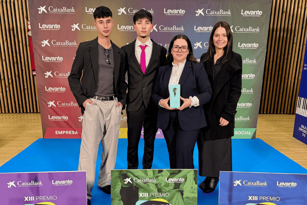 Representantes de JoveJobs reciben el Premio Talento Joven en la categoría de Acción Social