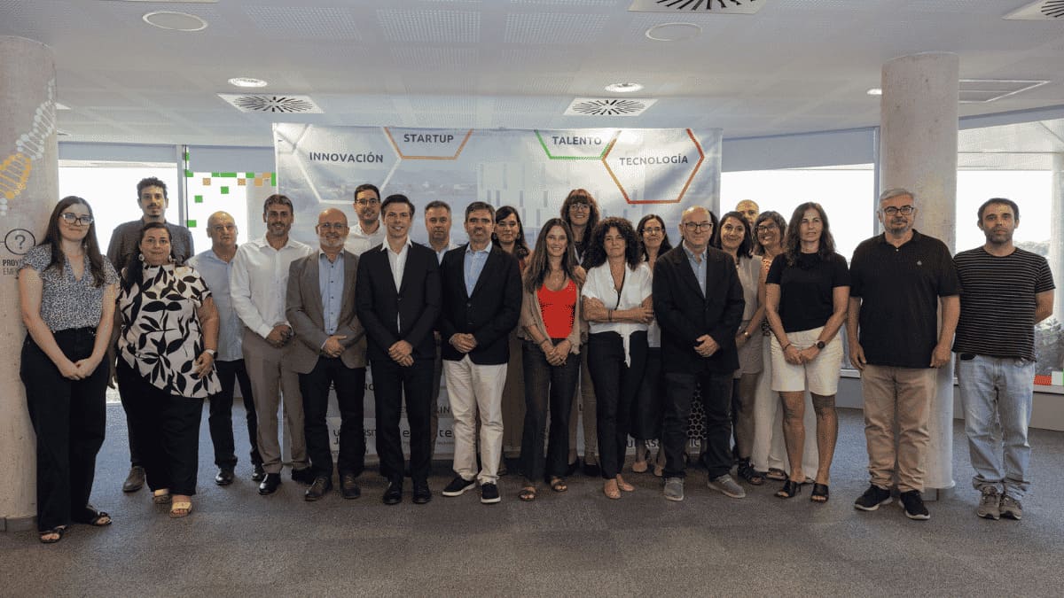 El secretario autonómico de Innovación y el director general de Ciencia e Investigación visitan la UJI para conocer su labor de transferencia de conocimiento